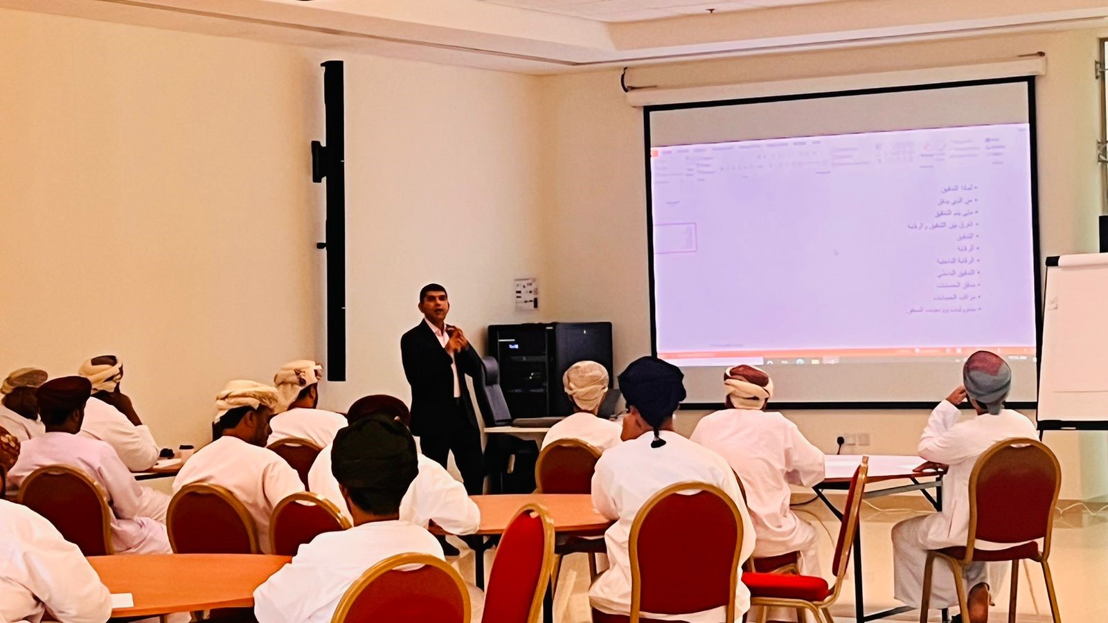 The conclusion of the program for developing and perfecting the performance of the employees of the General Directorate of Endowments and Religious Affairs in Dhofar Governorate