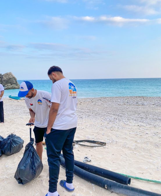 Among its interest in environmental issues and tourism, Dhofar university participates in a campaign to clean natural places in Dhofar Governorate.