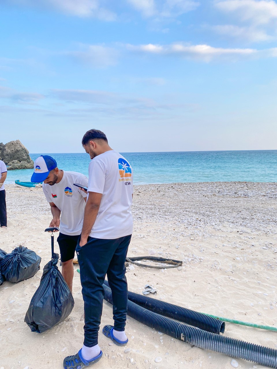 Among its interest in environmental issues and tourism, Dhofar university participates in a campaign to clean natural places in Dhofar Governorate.