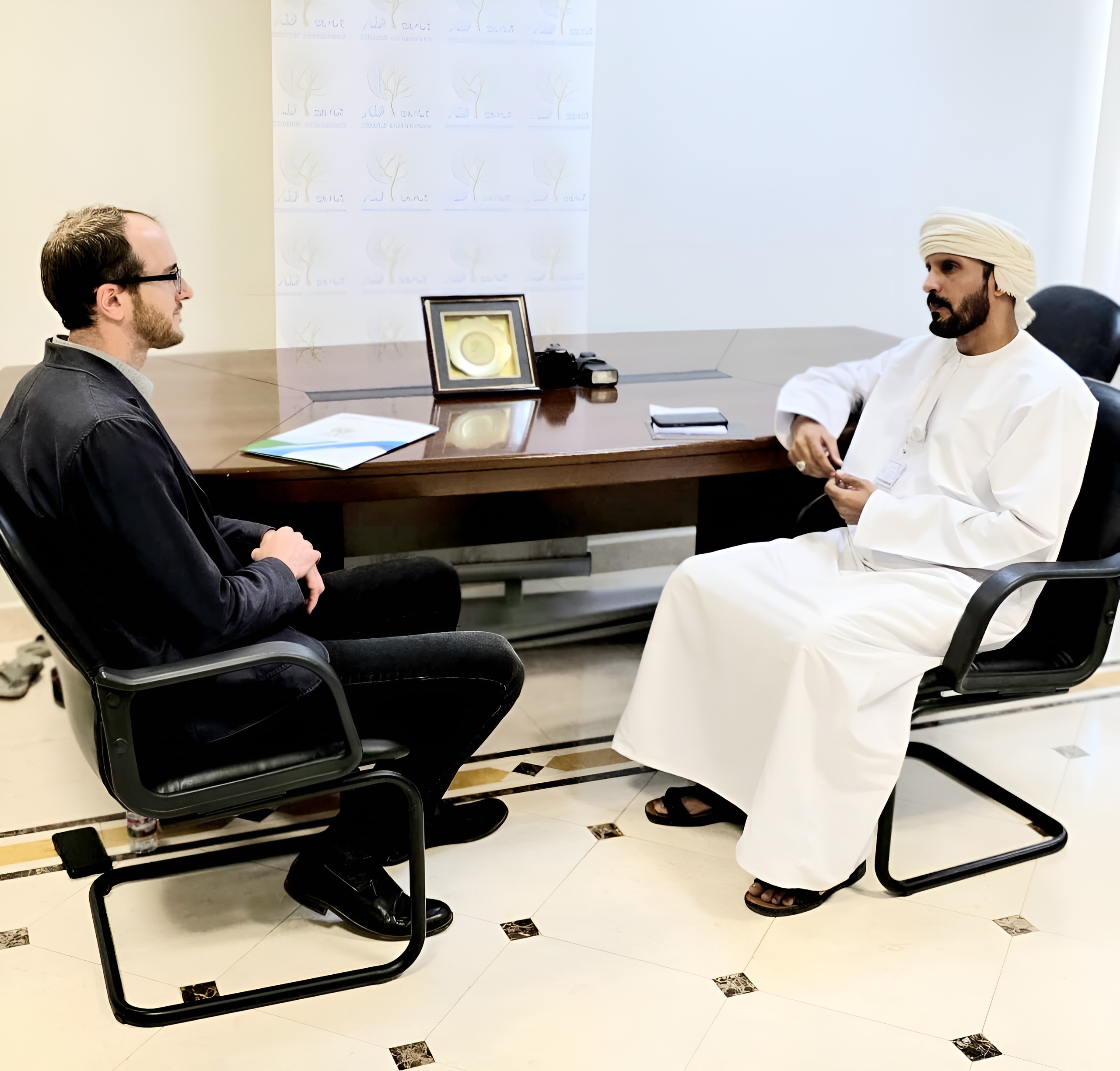 جامعة ظفار تستضيف خبير العلوم السياسية من جامعة تولين الأمريكية Dhofar University Welcomes Scholar from Tulane University to Strengthen Academic Ties