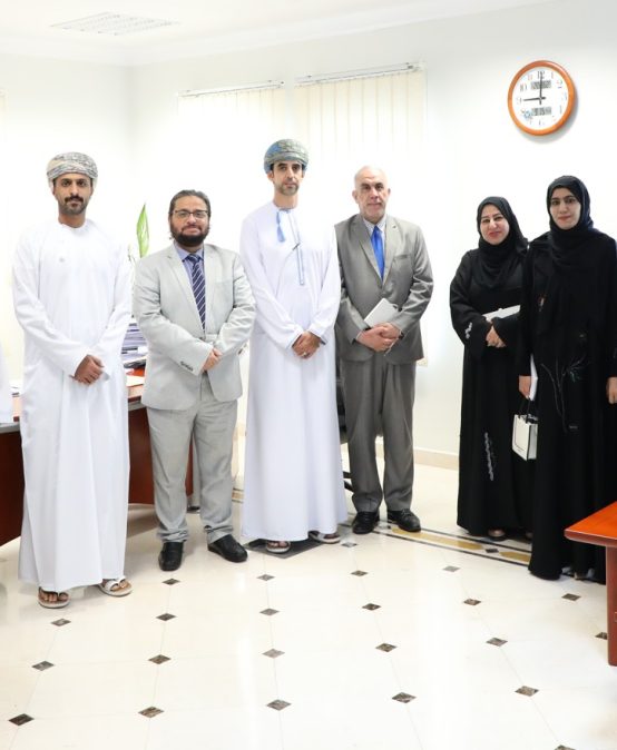 Ministry of Education Delegation Visits Dhofar University to Explore Innovative Student Projects