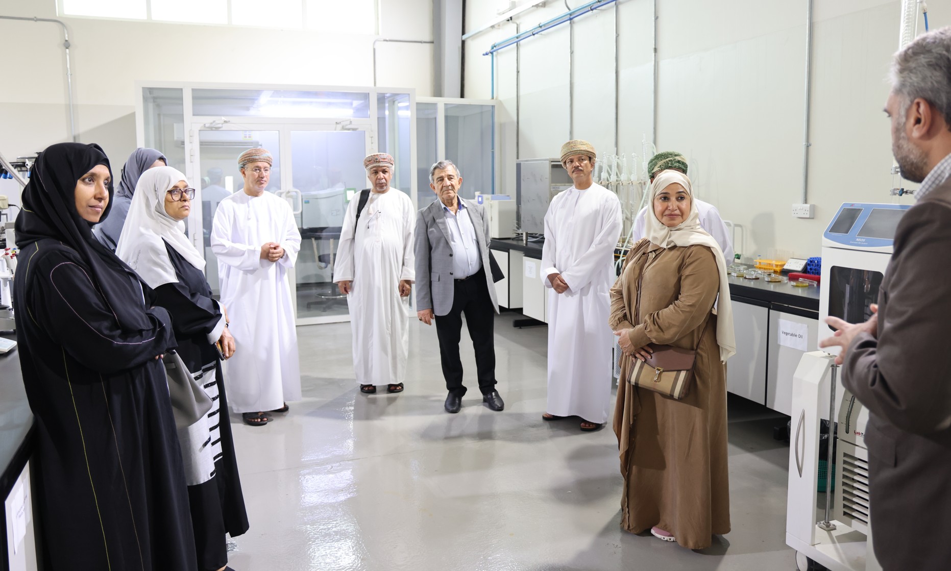 State Council Delegation Visits Dhofar University and Tours Frankincense Research Laboratory
