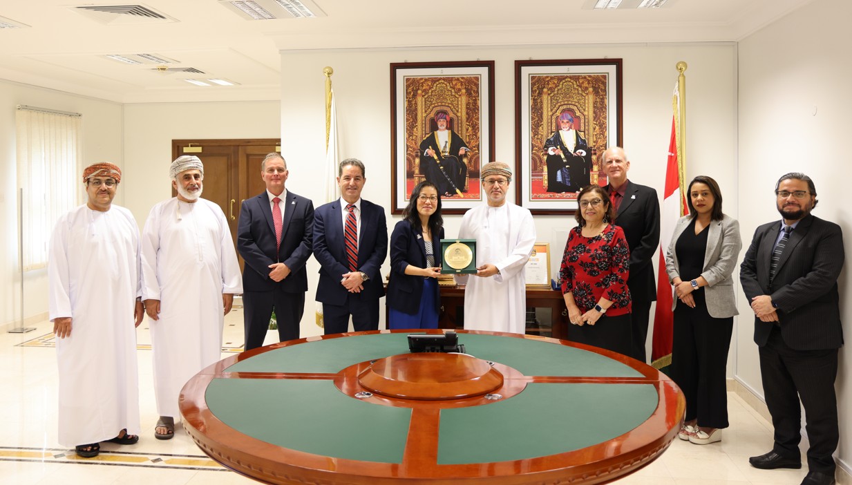 Arizona University Alumni Association in Salalah Explores Strengthening Ties with Dhofar University