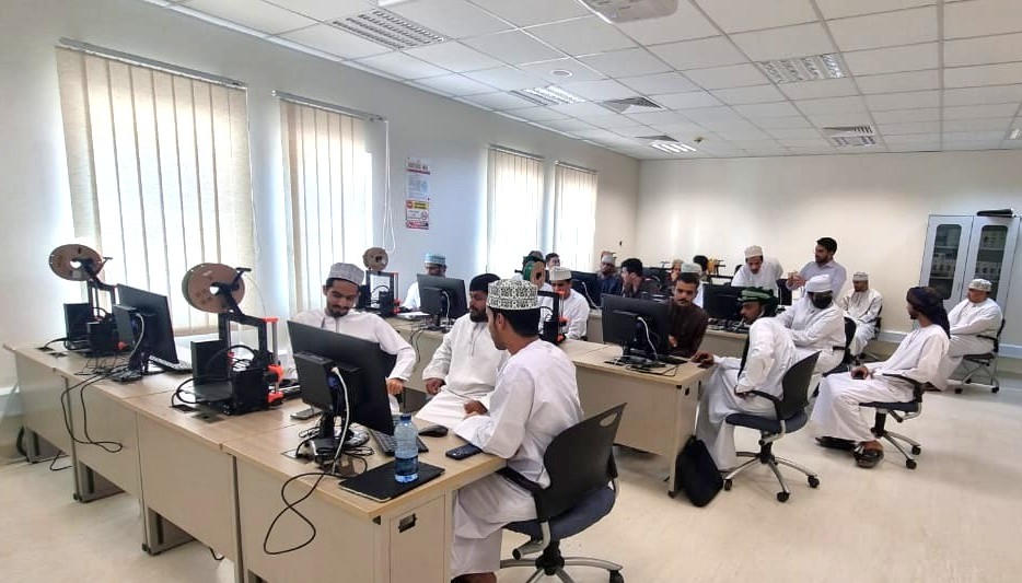 قسم الهندسة الميكانيكية ينظم ورشة عمل تطبيقية حول الطباعة ثلاثية الأبعاد Mechanical Engineering Department Hosts Hands-on 3D Printing Workshop