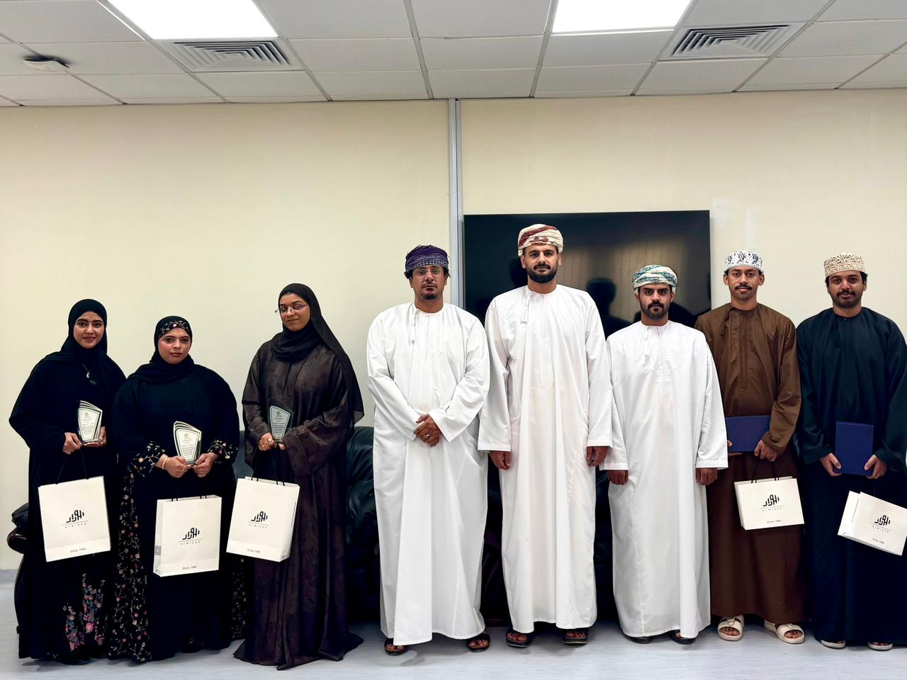 Dhofar University Student Affairs Honours Graduating Members of Student Societies