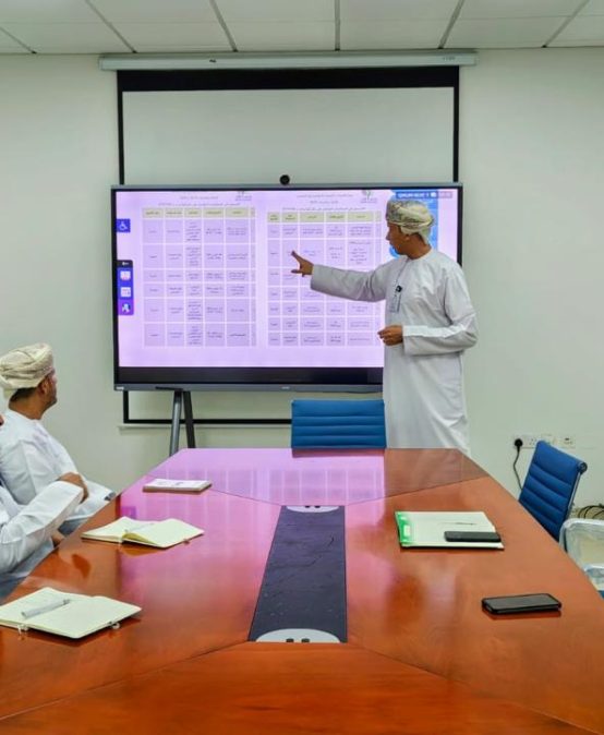 Delegation from Salalah Vocational College Visits Dhofar University’s Career Services and Alumni Center