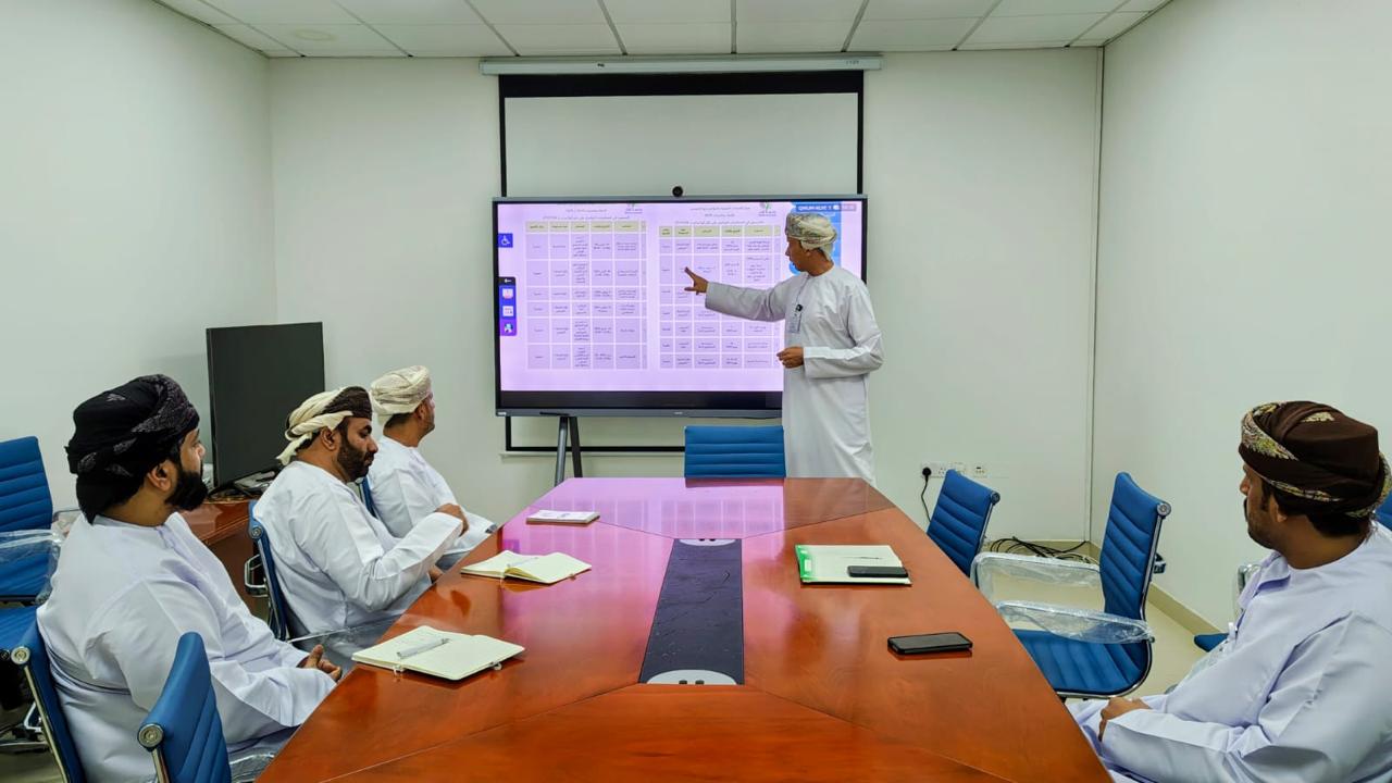 Delegation from Salalah Vocational College Visits Dhofar University’s Career Services and Alumni Center
