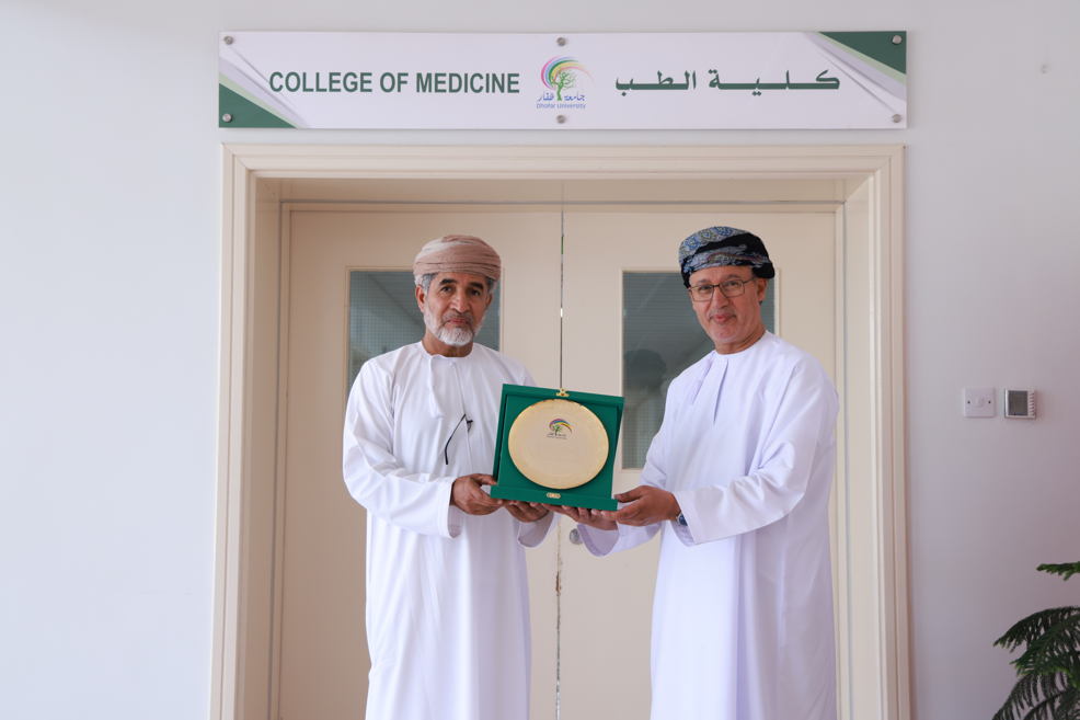 رئيس جامعة ظفار يستقبل سعادة الدكتور وكيل وزارة الصحة للتخطيط والتنظيم الصحي لبحث آفاق التعاون المشترك Dhofar University Vice Chancellor Received His Excellency Undersecretary of the Ministry of Health for Planning and Health Regulation